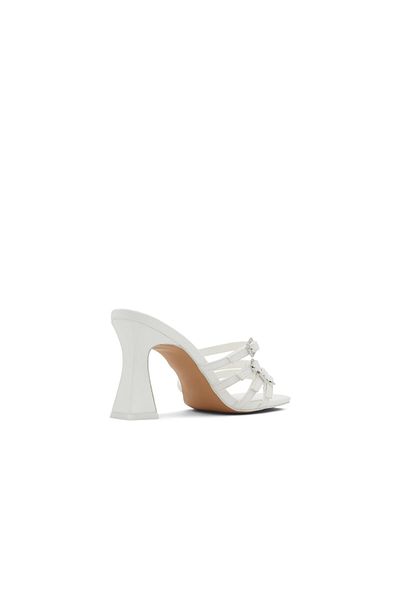 Call it Spring Flaviaa Vapor Grey Sandals For Women