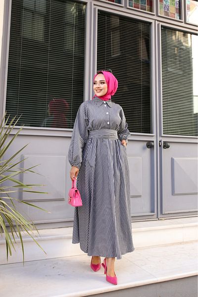 Tesettür Diyarı Καπνιστό ριγέ φόρεμα Hijab - Λεπτομέρεια δεσίματος