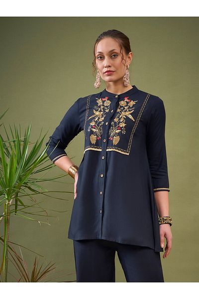 Sassafras By Styli طقم قميص وسروال بياقة ماندارين مطرزة بالزهور