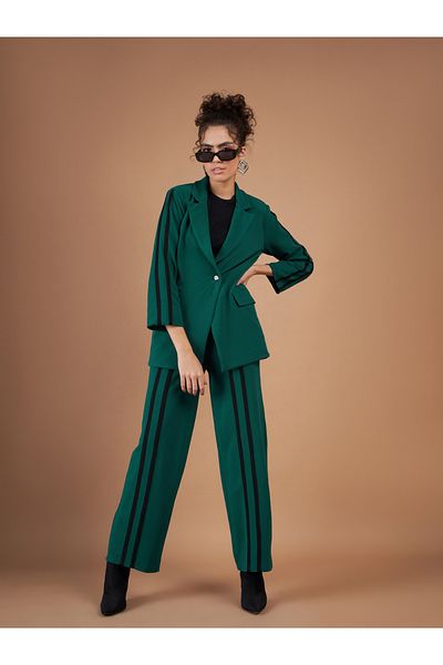Sassafras By Styli سترة بشريط متباين وبنطلون مستقيم