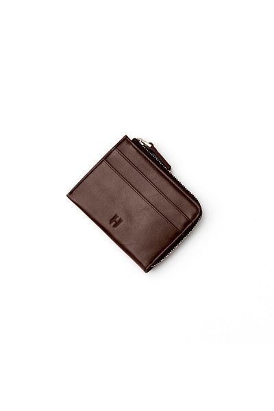 HELMBROOK Мъжки кафяв кожен калъф за карти Seward - с цип, RFID защита, с множество отделения