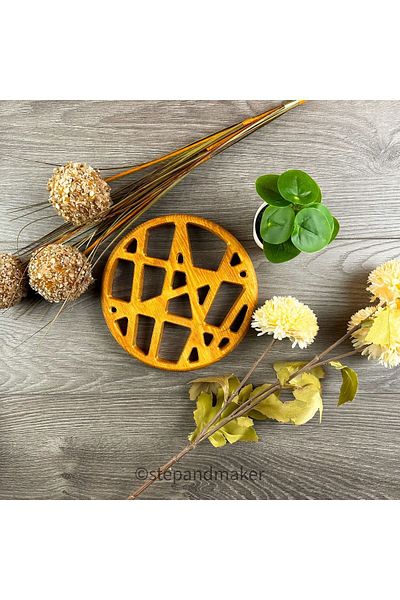 Step and Maker Wooden Trivet II (18 cm Diameter)