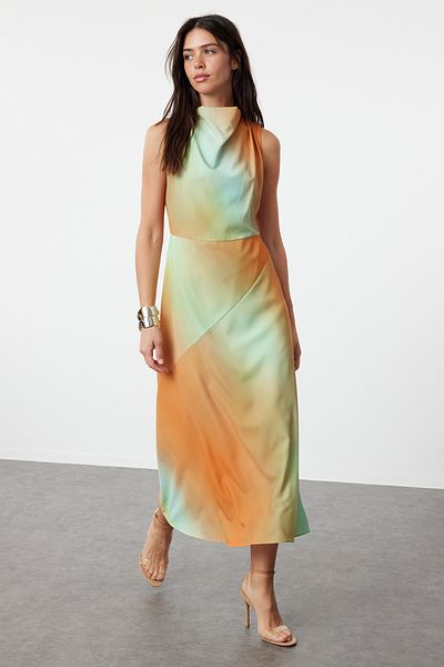Trendyol Collection Degaje vícebarevné midi šaty s límečkem a střiženou sukní - TWOSS24EL00390