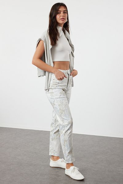 Trendyol Collection Schlanke Mom-Jeans mit Blumenmuster und hoher Taille - Twoaw25Je00022