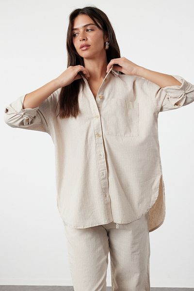 Trendyol Collection Beiges, übergroßes, gestreiftes Leinenhemd - TWOAW25GO00001