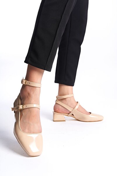 Saltopik حذاء بكعب قصير مفتوح من الخلف ومقدمة مربعة من الجلد اللامع