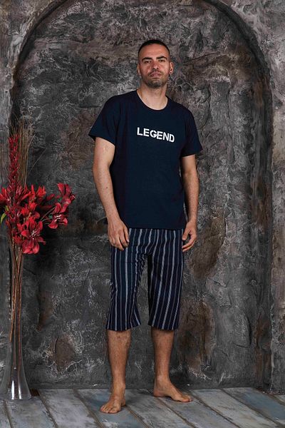 Sude HOMEWEAR Ανδρικό Σετ Πιτζάμες Κοντό μανίκι-κάπρι σε μπλε ναυτικό χρώμα με λεπτομέρεια κειμένου