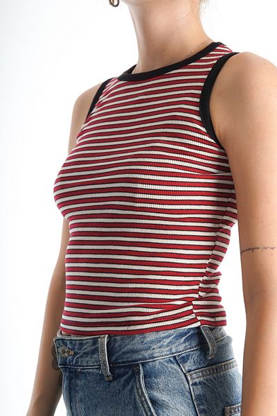 Moda Değirmeni Tricou crop pentru damă cu nervuri roșu-negru - gât semirigid BG1192-314-0001