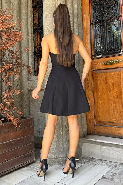 GÜLSELİ Μίνι βραδινό φόρεμα στράπλες με λεπτομέρεια από μαύρη πέτρα