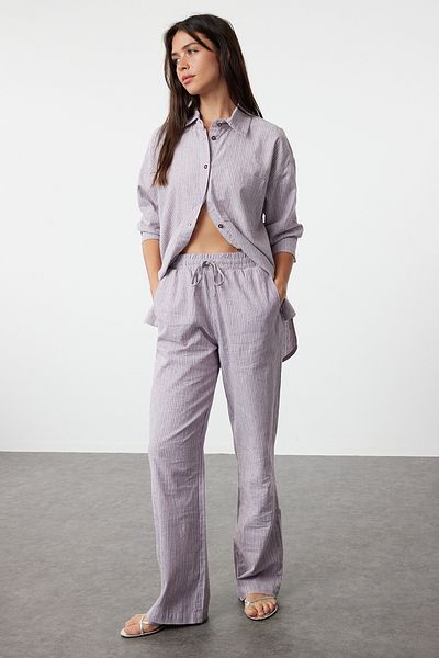 Trendyol Collection Hoch taillierte, fliederfarbene, gestreifte Leinenhose mit weitem Bein - TWOAW25JE00014
