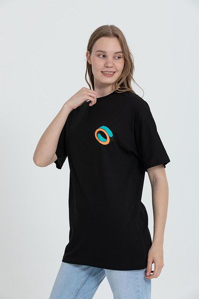 Rocqerx R-5715 - Μπλουζάκι με λαιμόκοψη με περισσότερα στάμπα
