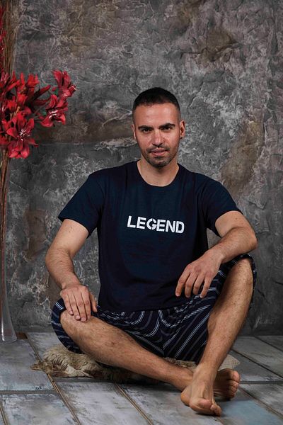 Sude HOMEWEAR Ανδρικό Σετ Πιτζάμες Κοντό μανίκι-κάπρι σε μπλε ναυτικό χρώμα με λεπτομέρεια κειμένου