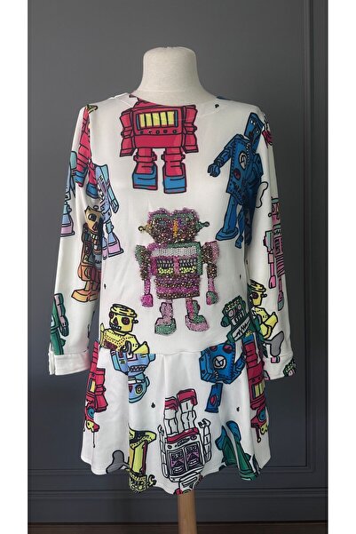 Kübra Tekin Beyaz İşlemeli Elbise