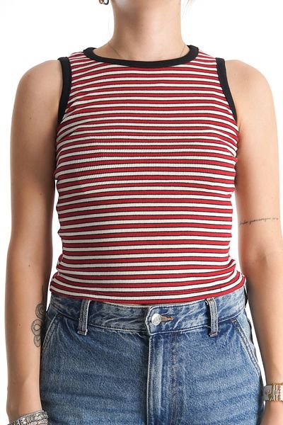 Moda Değirmeni Tricou crop pentru damă cu nervuri roșu-negru - gât semirigid BG1192-314-0001