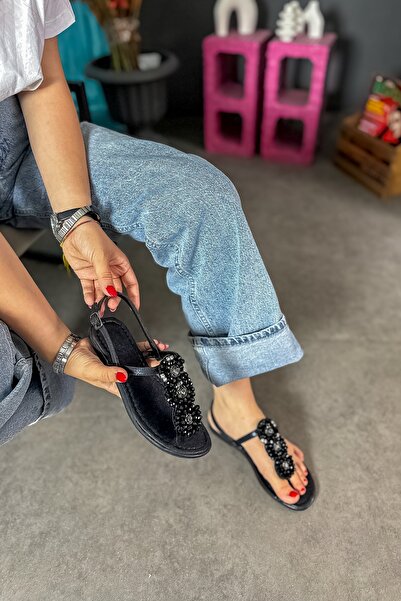 SHOEBELLAS Essy Siyah Boncuk Taş Detaylı Kadın Sandalet