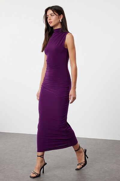 Trendyol Collection Dehnbares gestricktes Maxikleid – ärmellos, drapierter Body, lila, gerade gerafft – TWOSS24EL00101