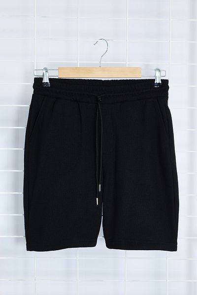 Kolekcia Trendyol Textúrované čierne waffle šortky – elastická šnúrka v páse, Slim Fit TMNSS24SR00029