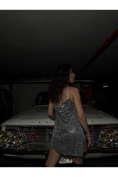 Gülşah Evecen Özel Tasarım Gümüş Gri  Simli Mini Elbise