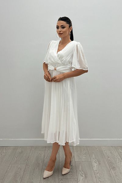 giyimmasalı Rochie midi albă - țesătură din șifon, guler dublu și detaliu cu pliuri