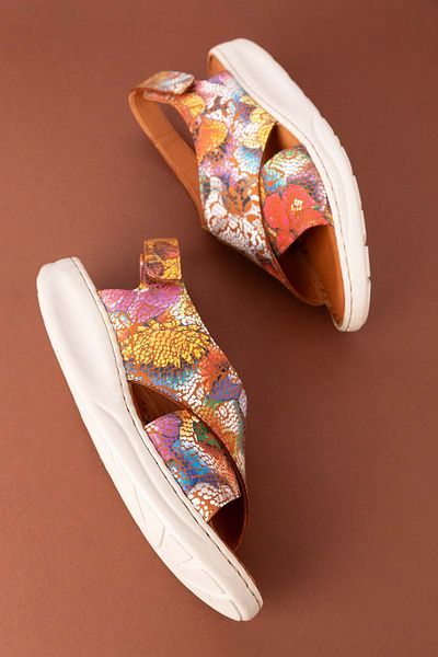 Gondol Women's Genuine Leather Comfortable Velcro Sandals Byz.253