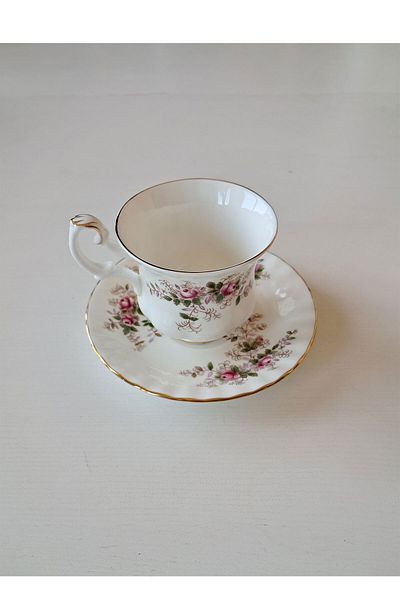Royal Albert كوب قهوة صيني على شكل عظمة لافندر - حجم مزدوج عتيق