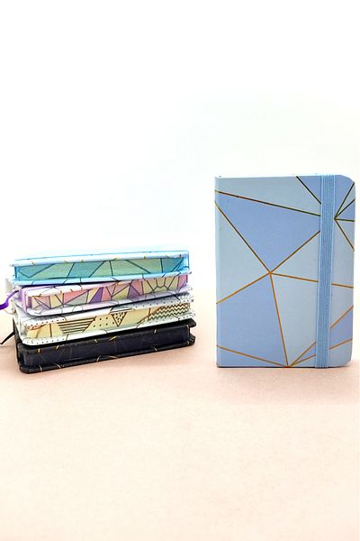 Limmy Blocnotes A7 cu model geometric albastru și buzunar elastic