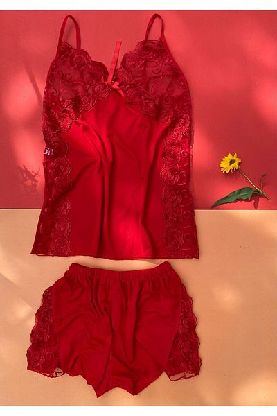 VicTroy Spitzen-Nachthemd-Set aus Viskose-Stoff in roter Farbe mit transparenten Seiten