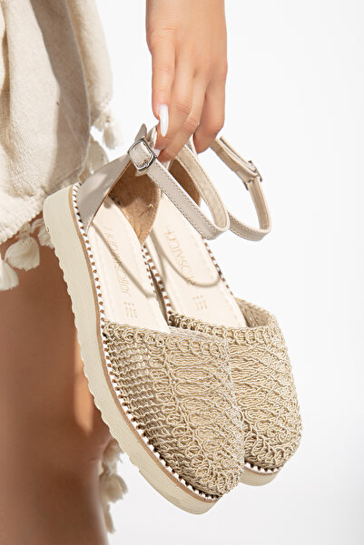 Hanımsoller HANIMSOLLER Ženske sandale sa klinastom petom, pletene i vezeno