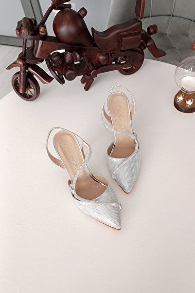 LA CALZATURE Дамски обувки с висок ток 9 см, сребърни, с бляскави камъни и ос...