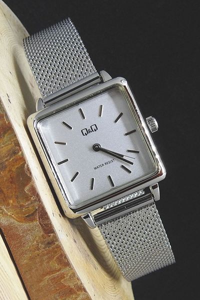 Q&Q Women's Wristwatch Qb51j201y