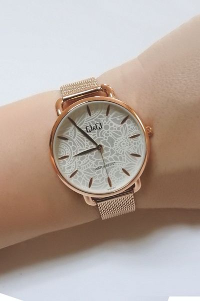 Q&Q Qc27j011y Rose Gold Women's Wristwatch with Straw Bracelet