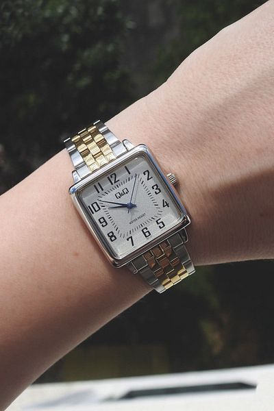 Q&Q QB51J404Y Women's Wristwatch