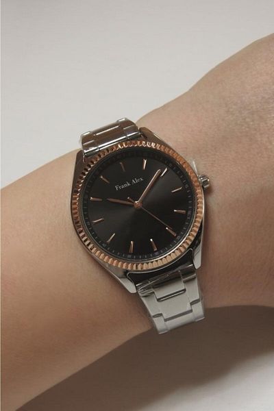 Frank Alex Women's Wristwatch - Stylish and Functional Design