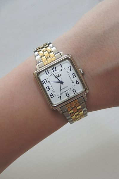 Q&Q QB51J404Y Women's Wristwatch
