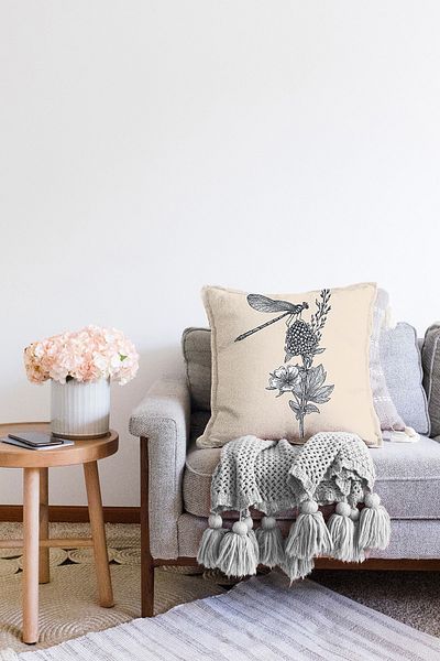 Realhomes Ψηφιακή τυπωμένη μοντέρνα Raschel πλεκτή μαξιλαροθήκη με σχέδιο με μολύβι σε κρεμ δάπεδο