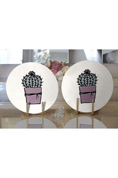 Realhomes 2-Piece Cream Floor Plain Cactus Motif Digital Printed Decorative Round Plate & Placemat