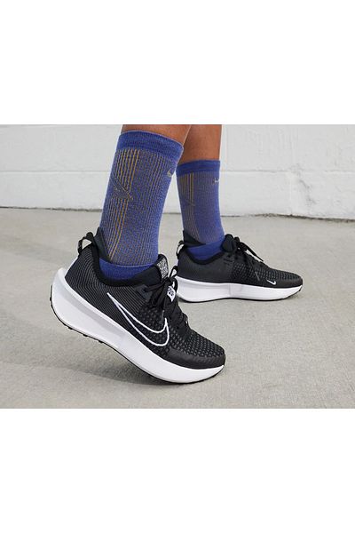 Nike W Interact Run - Women's Black Running Shoes