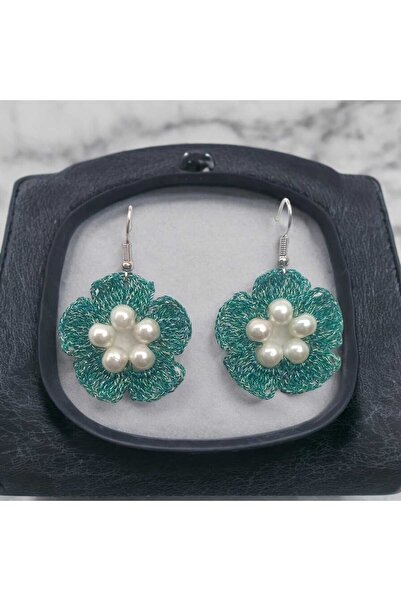 Crystal Atelier نسج أخضر لامع مصنوع يدويًا - أقراط زهرة من الخرز اللؤلؤي بتصم...