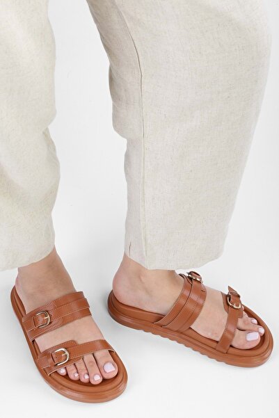 Shoeberry Dámské pantofle Farlo – hnědé, silná podrážka a pásek