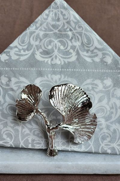 ioadesign Eda - Real Thin Marble Napkin Holder - Silver Metal with Ginko Figure