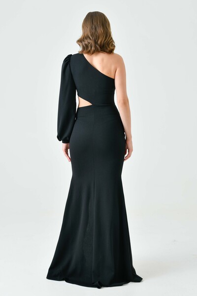 lovebox Kadın Esnek Krep Kumaş Tek Kol Yırtmaç ve Dekolte Detaylı Siyah Maxi Abiye Elbise 582286