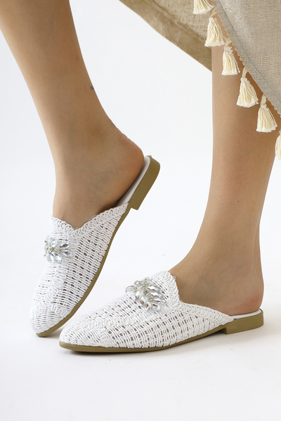 Limoya Προϊόν ευκαιρίας για γυναικείες παντόφλες Marlina με λεπτομέρεια από πλέξη με λευκή πόρπη