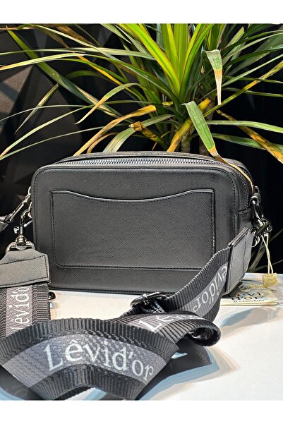 Levidor Τσάντα ώμου Levidor Special Color Combination Faux Leather - Χέρι και μπράτσο με λεπτομέρειες