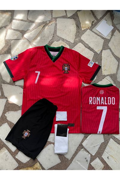 yenteks مجموعة رونالدو البرتغالية لكأس العالم مكونة من 4 قطع للأطفال من الجيرسيه باللون الأخضر العنابي