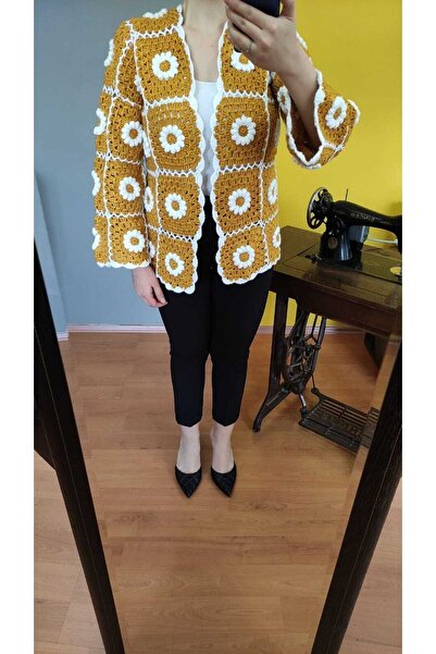 DESEO BOUTIQUE Kadın El Emeği Göz Nuru Hardal-beyaz Renk(S-M-L BEDEN) El Örgüsü(HAND-KNİTTED) Papatyalı Ceket Hırka