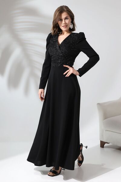 Fasmia فستان أسود لامع بأكمام جيجوت وياقة متقاطعة F141