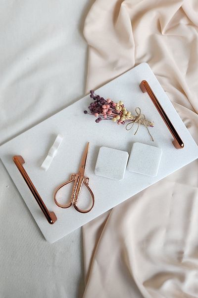 ioadesign ΣΕΤ 6 ΤΕΜΑΧΙΩΝ - Σετ Νάρκισσος Real Fine Marble Promise/Δίσκος αρραβώνων - Λαβή τριαντάφυλλου
