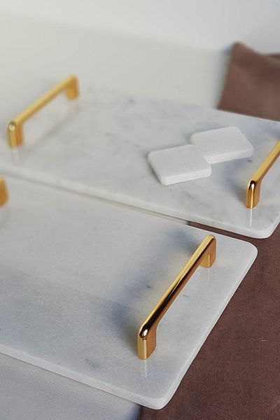 ioadesign Σετ δίσκου διπλής υπόσχεσης / αρραβώνων - Δίσκος αρραβώνων + Δίσκος καφέ γαμπρού - Νάρκισσος με χρυσό χερούλι