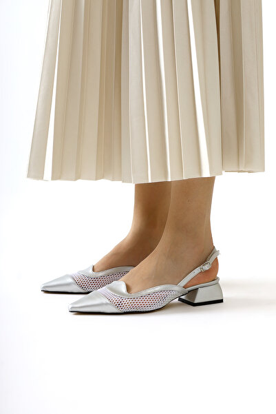 Limoya Γυναικεία παπούτσια Thamara Silver λουστρίνι με μυτερή μύτη με λεπτομέρεια με κοντό τακούνι