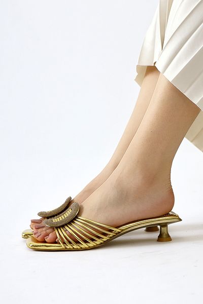 Limoya Papuci de damă eleganti Katerin din piele lacuită aurie cu detaliu de cataramă de piatră